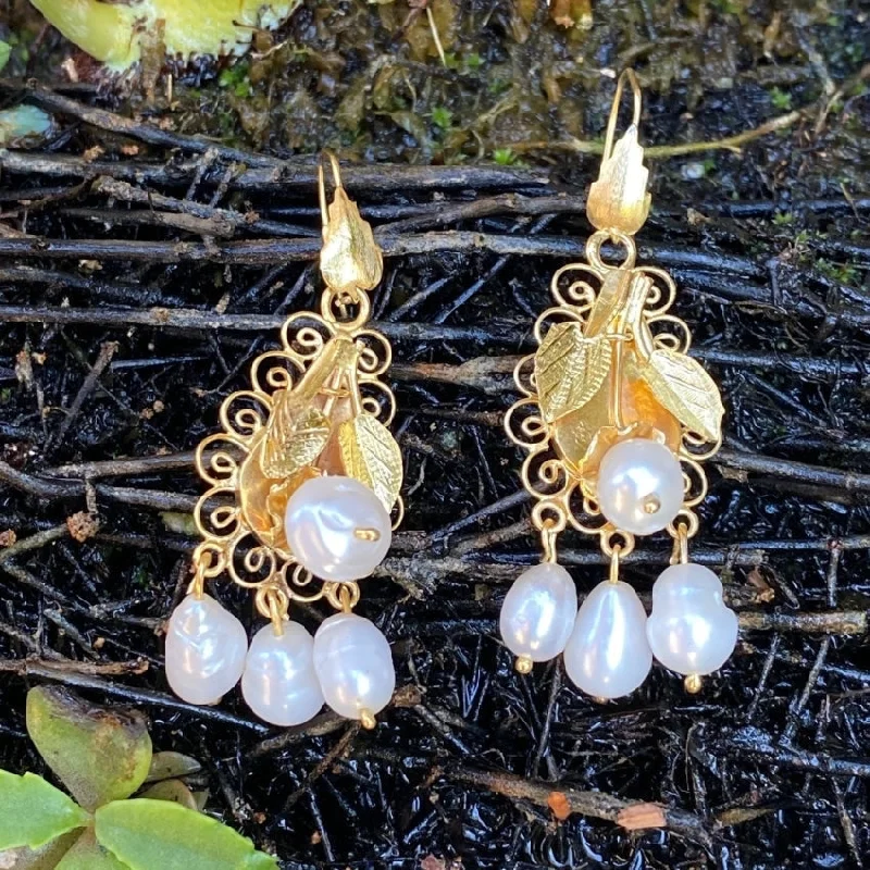 Mexican 10K Yellow Gold Earrings with White Freshwater Pearls