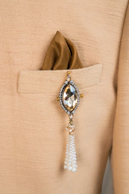 Maroon Crystal Brooch With Pearl Latkan